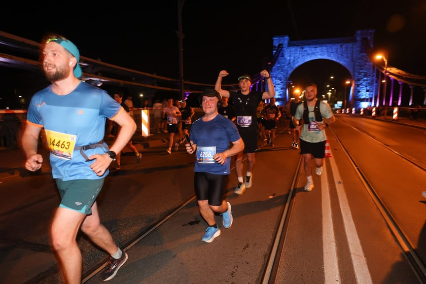 11. PKO Nocny Wrocław Półmaraton - zdjęcia biegaczy