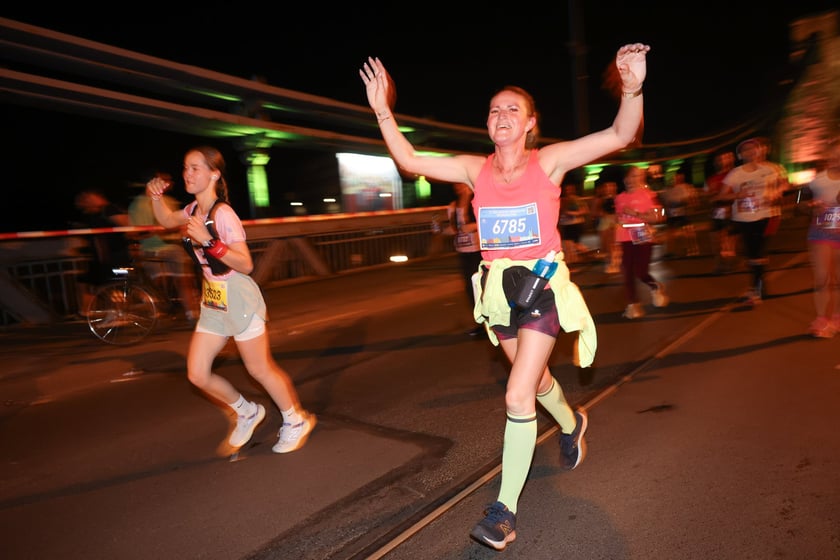 11. PKO Nocny Wrocław Półmaraton - zdjęcia biegaczy