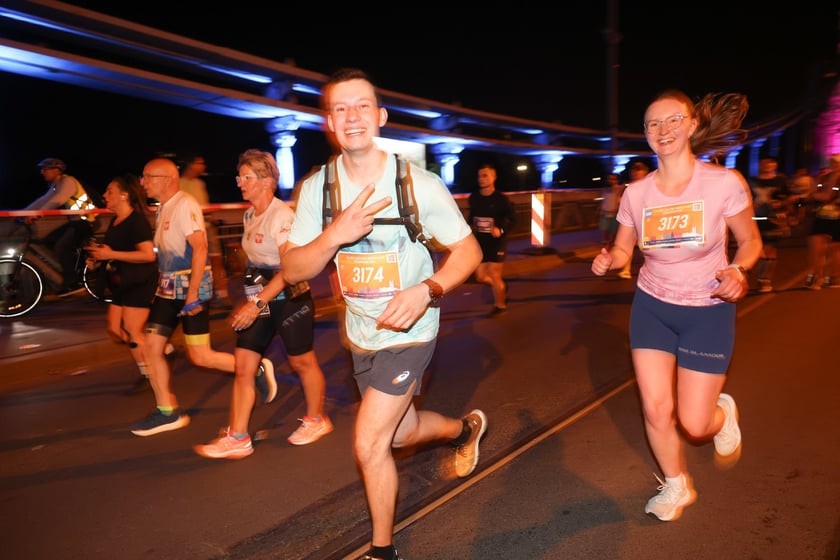 11. PKO Nocny Wrocław Półmaraton - zdjęcia biegaczy