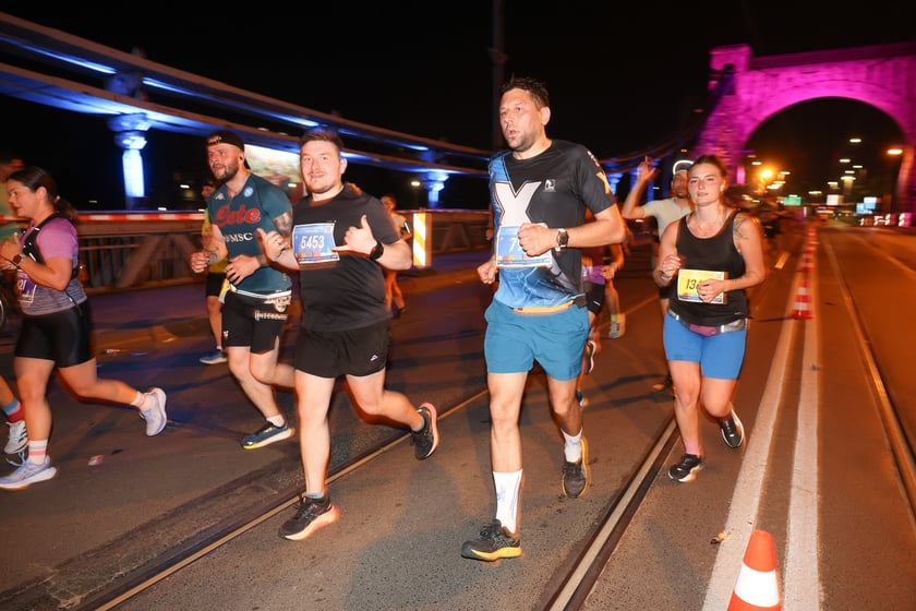 11. PKO Nocny Wrocław Półmaraton - zdjęcia biegaczy