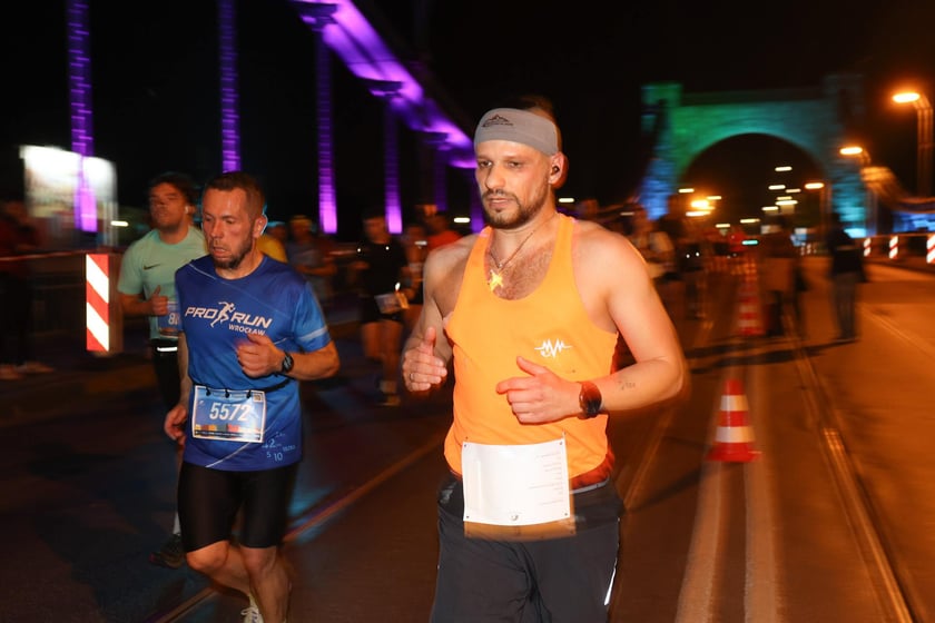 11. PKO Nocny Wrocław Półmaraton - zdjęcia biegaczy