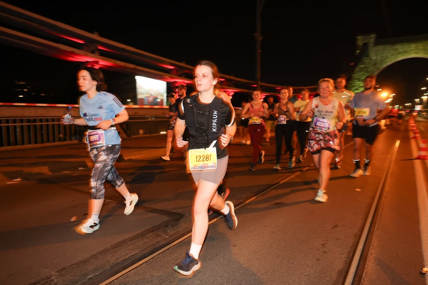 11. PKO Nocny Wrocław Półmaraton - zdjęcia biegaczy