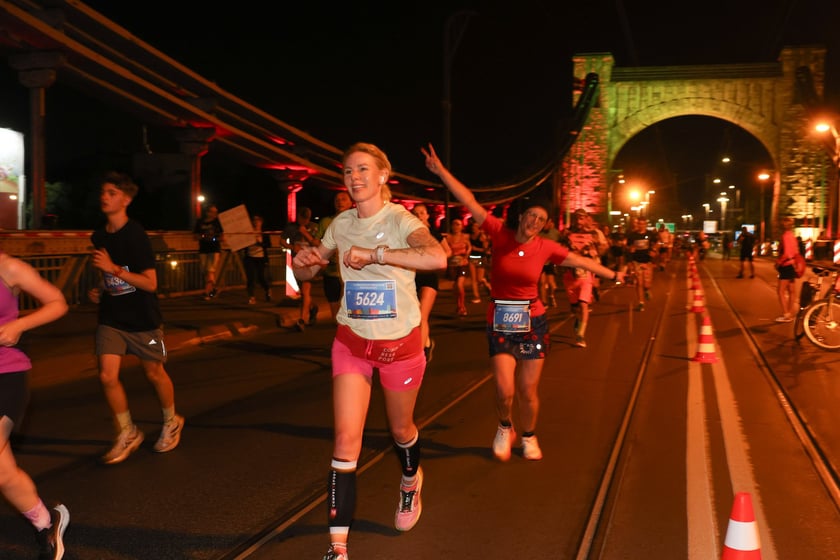 11. PKO Nocny Wrocław Półmaraton - zdjęcia biegaczy