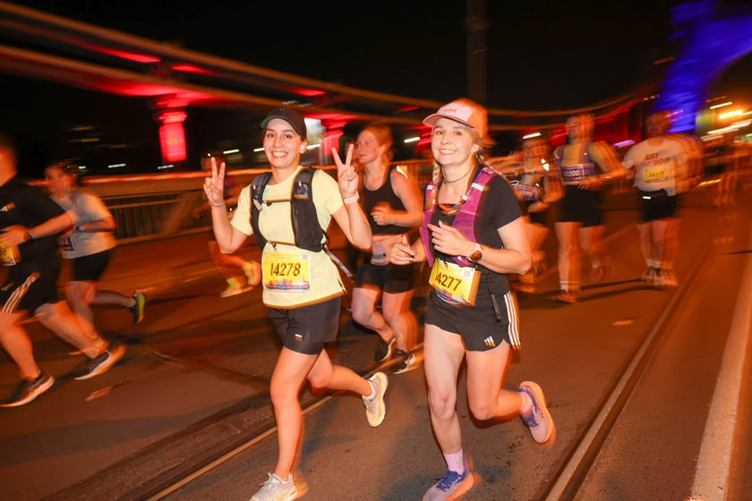 11. PKO Nocny Wrocław Półmaraton - zdjęcia biegaczy