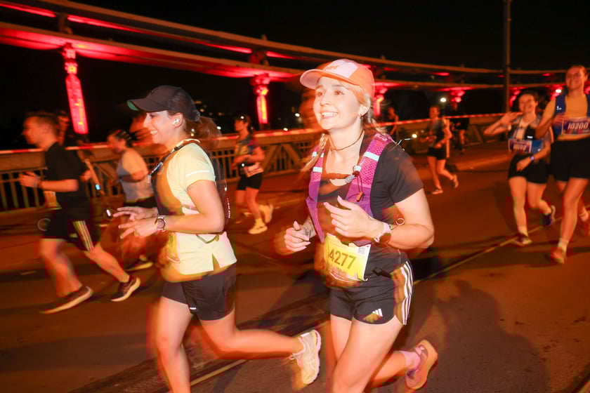 11. PKO Nocny Wrocław Półmaraton - zdjęcia biegaczy