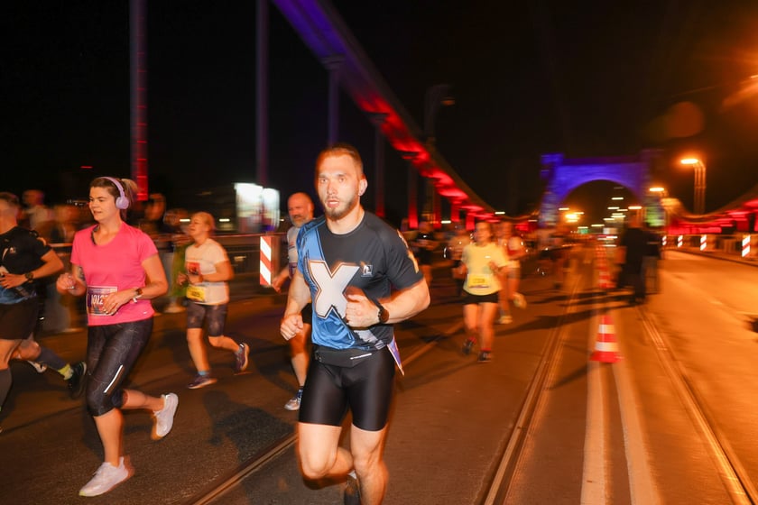 11. PKO Nocny Wrocław Półmaraton - zdjęcia biegaczy