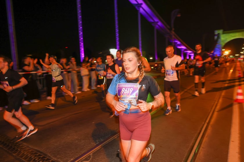 11. PKO Nocny Wrocław Półmaraton - zdjęcia biegaczy