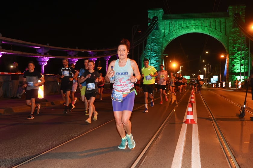 11. PKO Nocny Wrocław Półmaraton - zdjęcia biegaczy