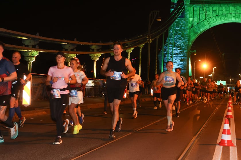 11. PKO Nocny Wrocław Półmaraton - zdjęcia biegaczy