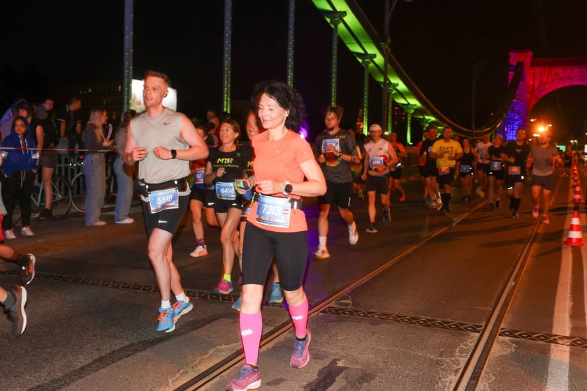 11. PKO Nocny Wrocław Półmaraton - zdjęcia biegaczy