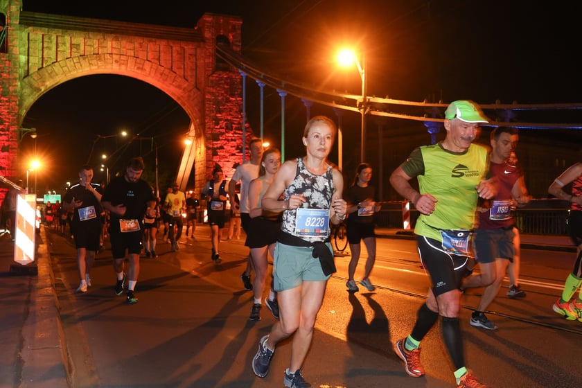11. PKO Nocny Wrocław Półmaraton - zdjęcia biegaczy
