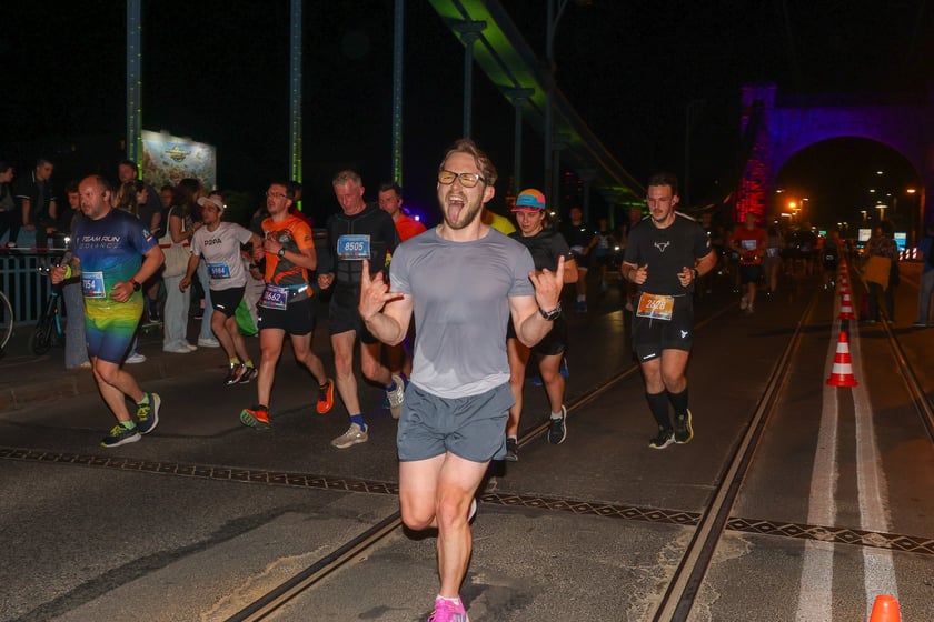 11. PKO Nocny Wrocław Półmaraton - zdjęcia biegaczy