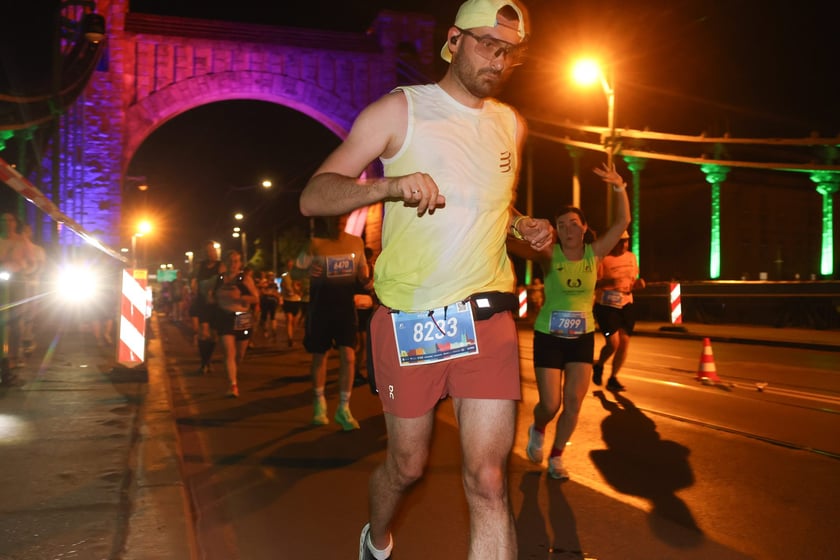11. PKO Nocny Wrocław Półmaraton - zdjęcia biegaczy