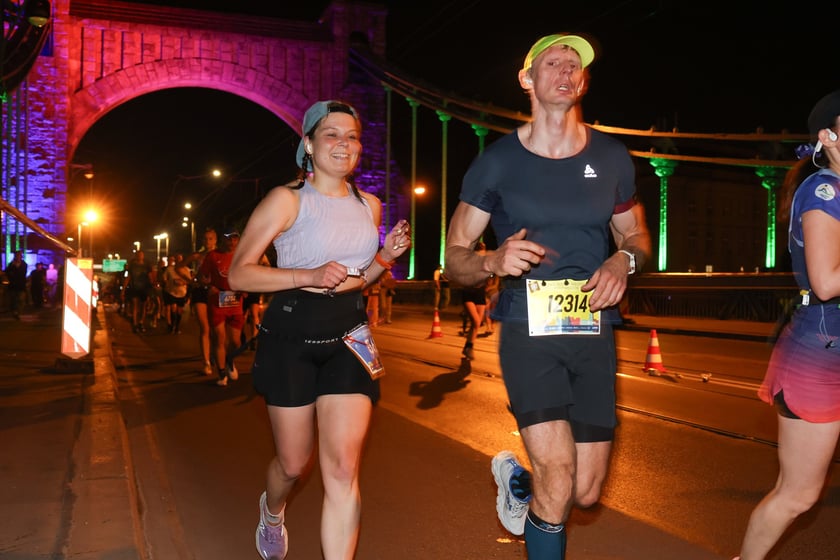 11. PKO Nocny Wrocław Półmaraton - zdjęcia biegaczy