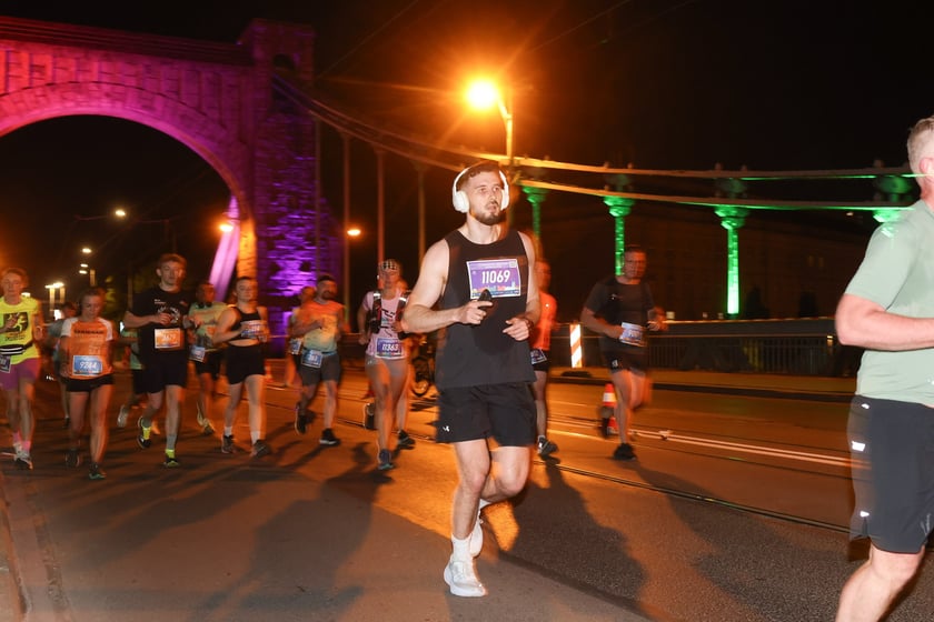 11. PKO Nocny Wrocław Półmaraton - zdjęcia biegaczy