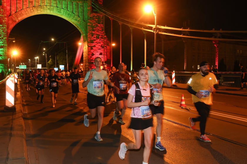 11. PKO Nocny Wrocław Półmaraton - zdjęcia biegaczy