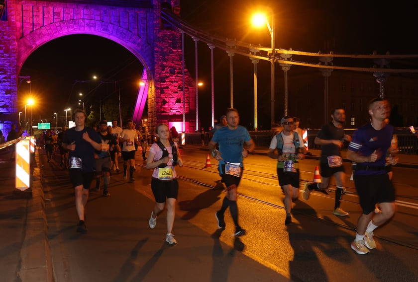 11. PKO Nocny Wrocław Półmaraton - zdjęcia biegaczy