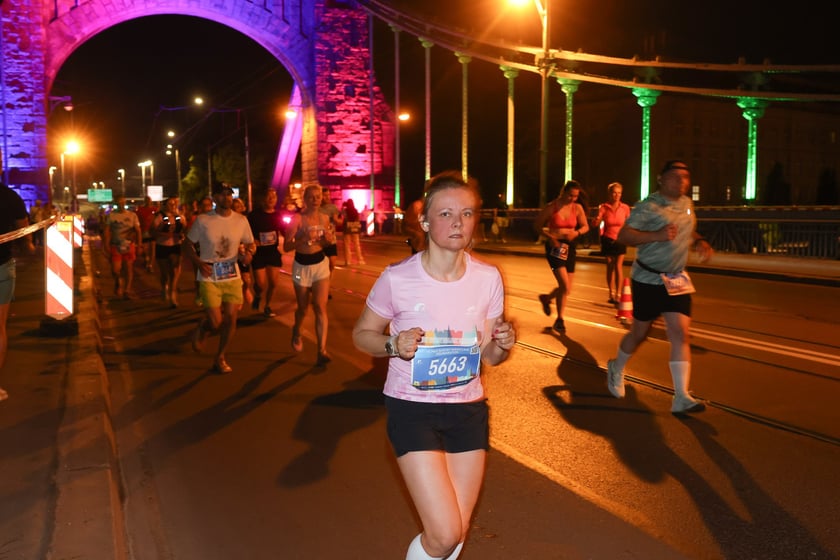 11. PKO Nocny Wrocław Półmaraton - zdjęcia biegaczy