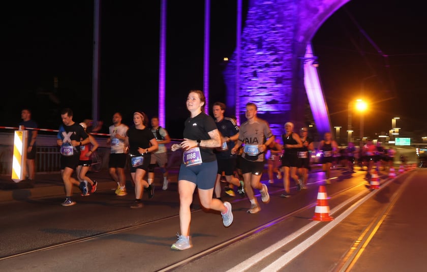 11. PKO Nocny Wrocław Półmaraton - zdjęcia biegaczy
