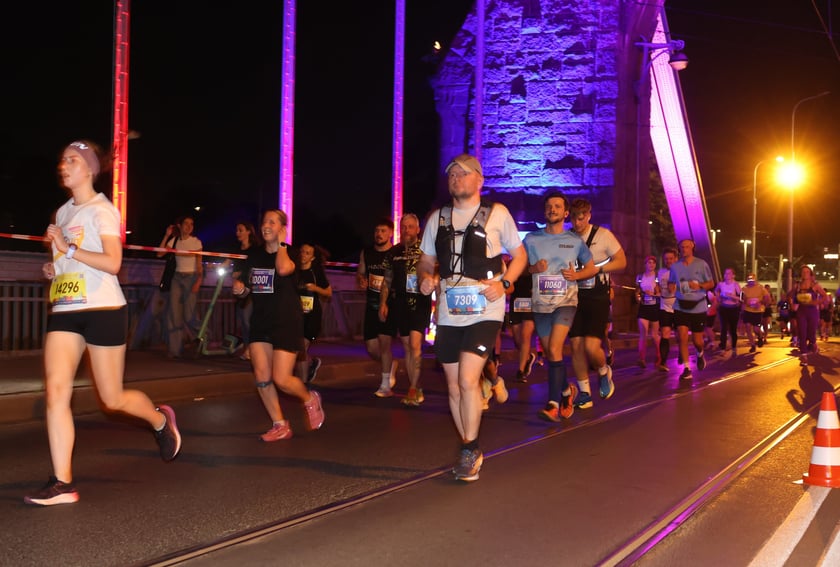 11. PKO Nocny Wrocław Półmaraton - zdjęcia biegaczy