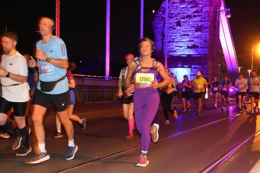 11. PKO Nocny Wrocław Półmaraton - zdjęcia biegaczy