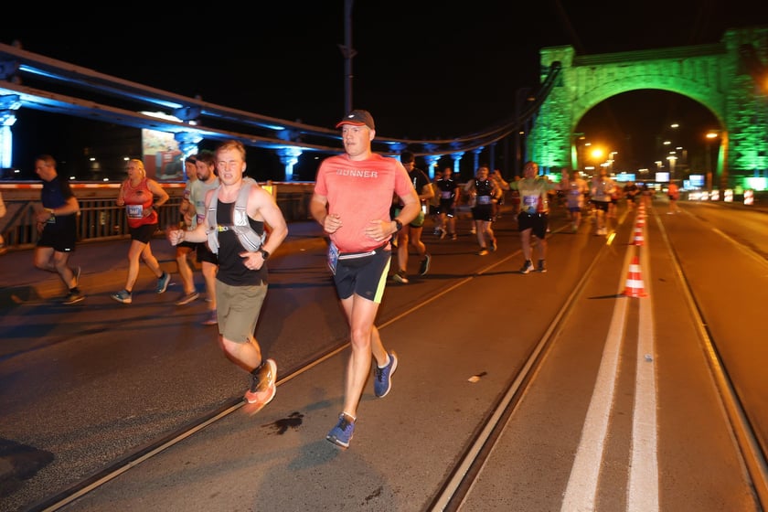 11. PKO Nocny Wrocław Półmaraton - zdjęcia biegaczy