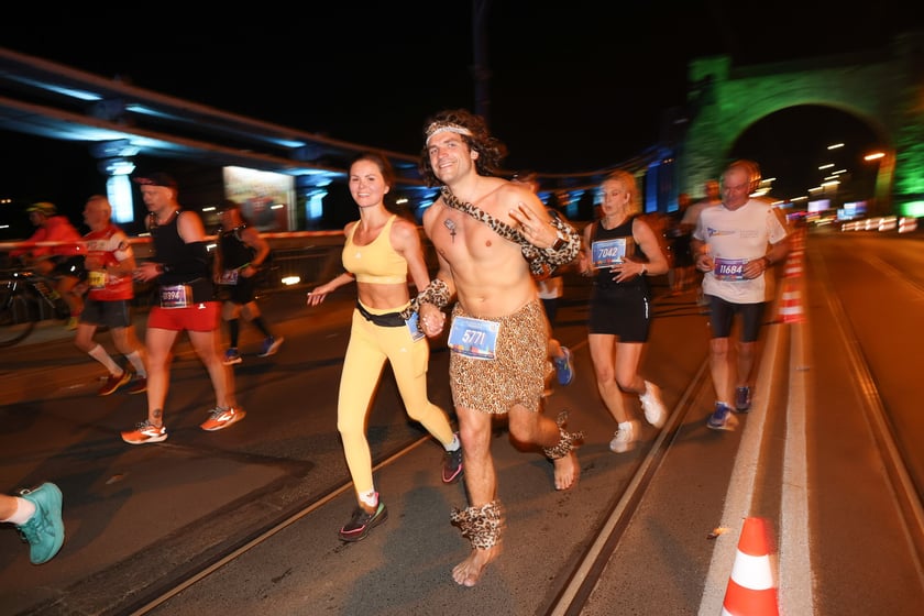 11. PKO Nocny Wrocław Półmaraton - zdjęcia biegaczy