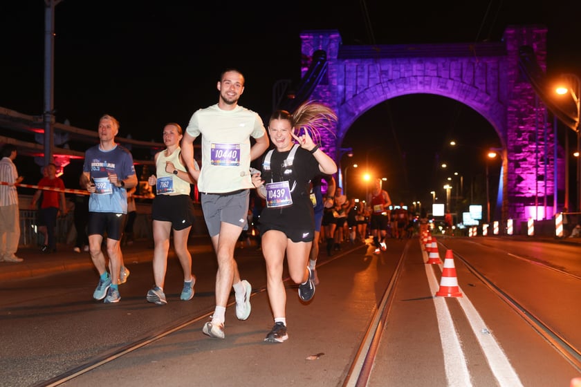 11. PKO Nocny Wrocław Półmaraton - zdjęcia biegaczy