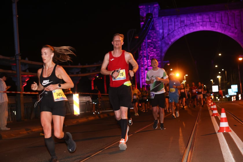 11. PKO Nocny Wrocław Półmaraton - zdjęcia biegaczy