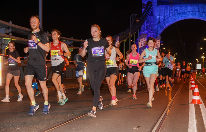 11. PKO Nocny Wrocław Półmaraton - zdjęcia biegaczy