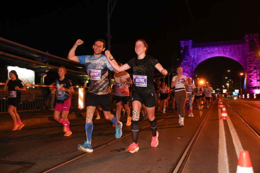11. PKO Nocny Wrocław Półmaraton - zdjęcia biegaczy