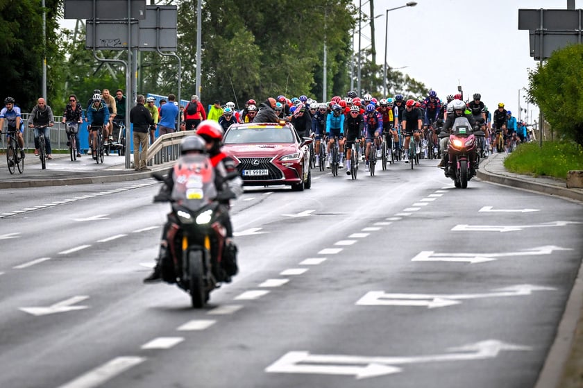 Peleton 82. Tour de Pologne alei Armii Krajowej