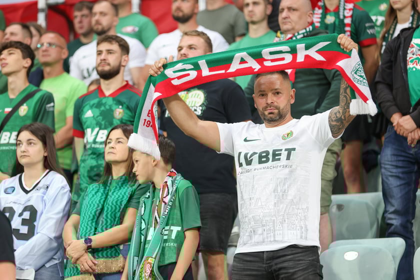 Kibice na Tarczyński Arena na meczu Śląska Wrocław z Miedzią Legnica