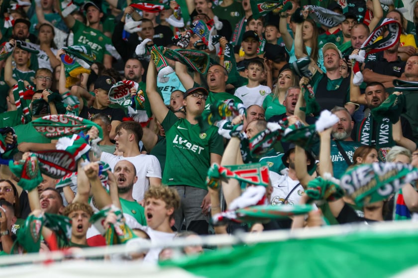 Kibice na Tarczyński Arena na meczu Śląska Wrocław z Miedzią Legnica