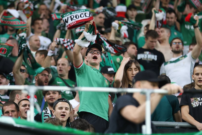 Kibice na Tarczyński Arena na meczu Śląska Wrocław z Miedzią Legnica