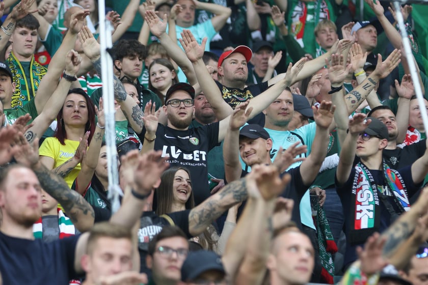 Kibice na Tarczyński Arena na meczu Śląska Wrocław z Miedzią Legnica