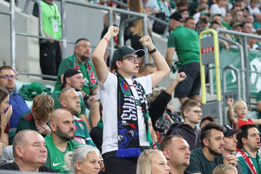 Kibice na Tarczyński Arena na meczu Śląska Wrocław z Miedzią Legnica