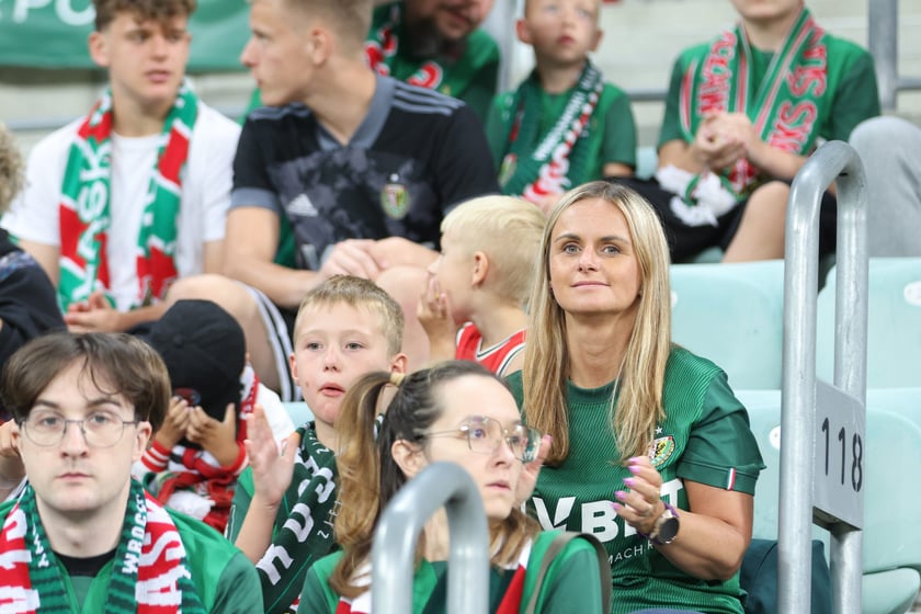 Kibice na Tarczyński Arena na meczu Śląska Wrocław z Miedzią Legnica