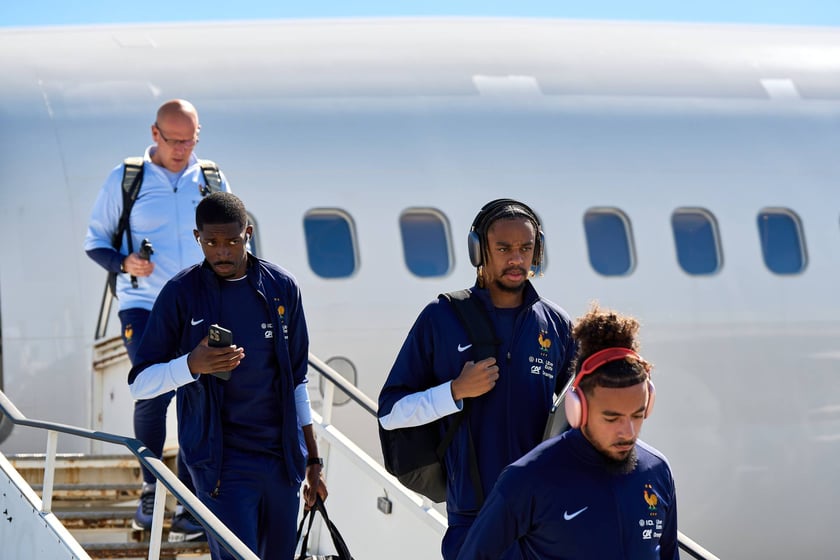 Ousmane Demb&eacute;l&eacute; (drugi z lewej)