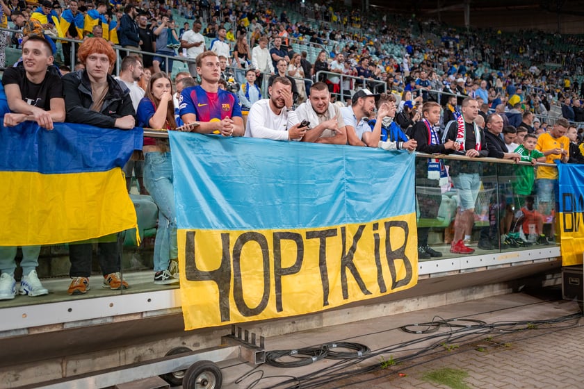 Kibice na meczu Ukraina - Francja na Tarczyński Arenie we Wrocławiu