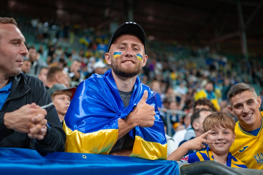 Kibice na meczu Ukraina - Francja na Tarczyński Arenie we Wrocławiu