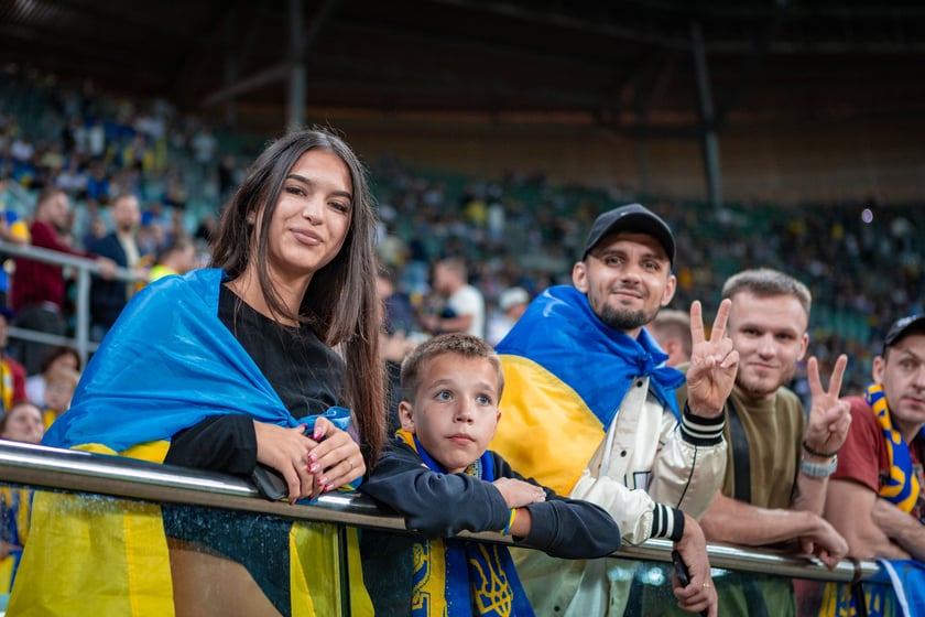 Kibice na meczu Ukraina - Francja na Tarczyński Arenie we Wrocławiu