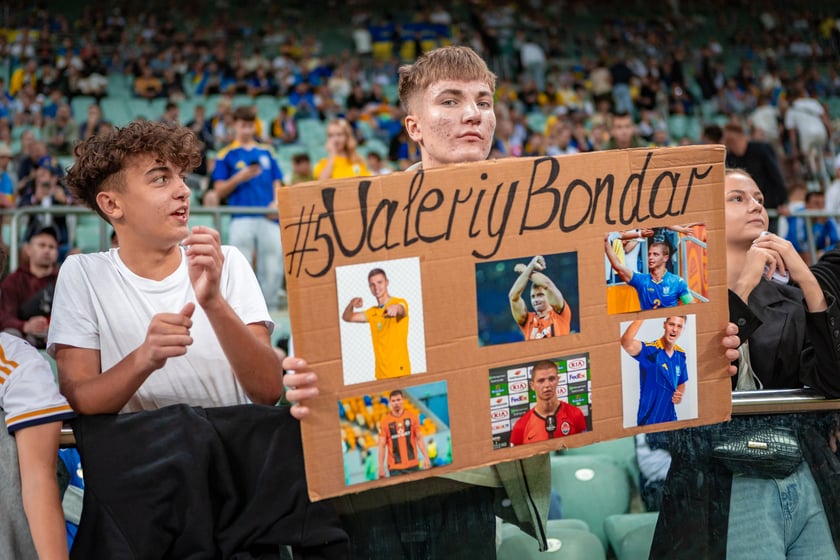 Kibice na meczu Ukraina - Francja na Tarczyński Arenie we Wrocławiu