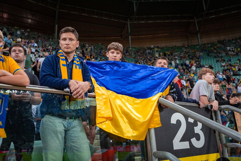 Kibice na meczu Ukraina - Francja na Tarczyński Arenie we Wrocławiu