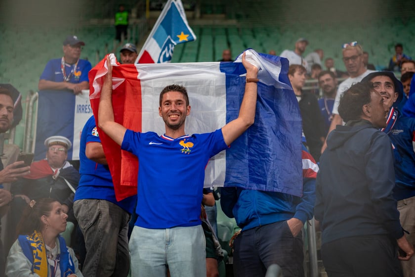 Kibice na meczu Ukraina - Francja na Tarczyński Arenie we Wrocławiu