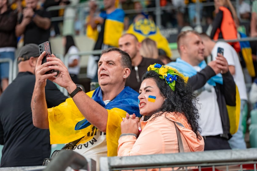 Kibice na meczu Ukraina - Francja na Tarczyński Arenie we Wrocławiu