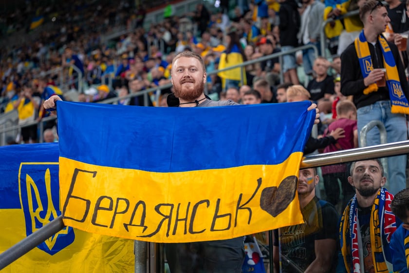 Kibice na meczu Ukraina - Francja na Tarczyński Arenie we Wrocławiu
