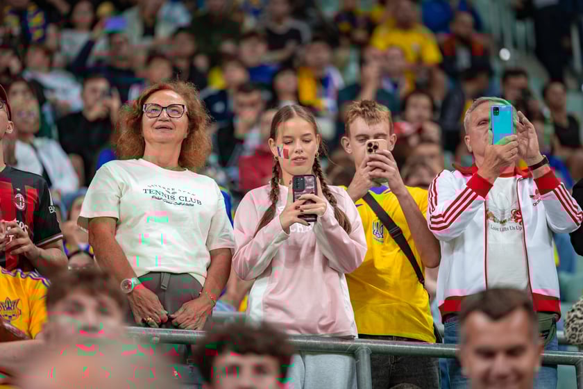 Kibice na meczu Ukraina - Francja na Tarczyński Arenie we Wrocławiu
