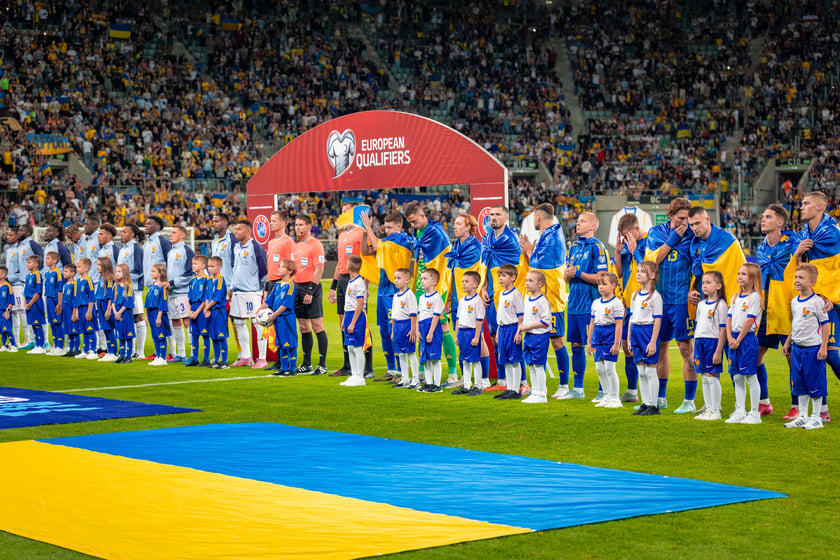 Kibice na meczu Ukraina - Francja na Tarczyński Arenie we Wrocławiu
