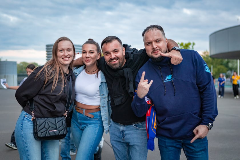 Kibice w drodze na mecz Ukraina - Francja we Wrocławiu